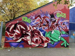 Außenansicht des JZ mit neuen Graffitis